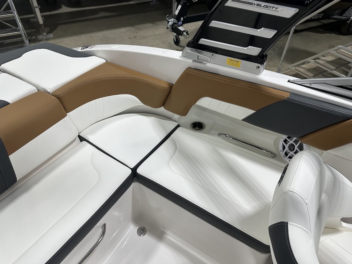 2024 Chaparral SSI 23 SPORT. 300hp 6.2 V8 Bravo 3! Wakeboard tower! - Photo 20